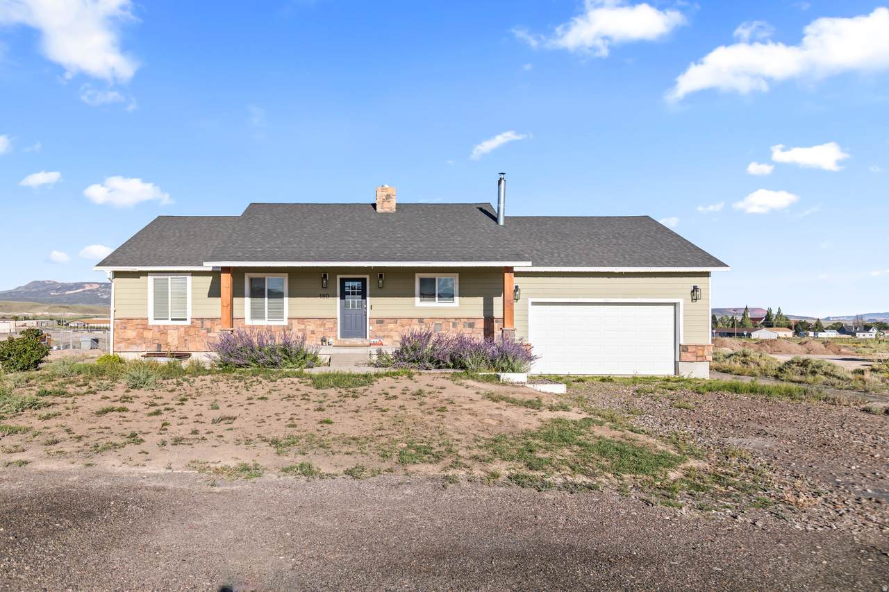 180 Sage Ln - Photo 1