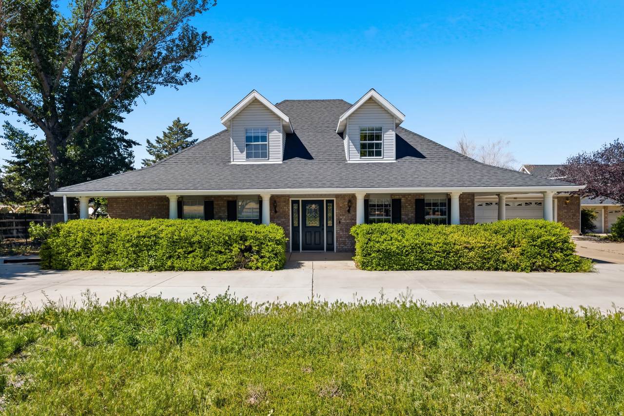 885 Horsemans Dr - Photo 1