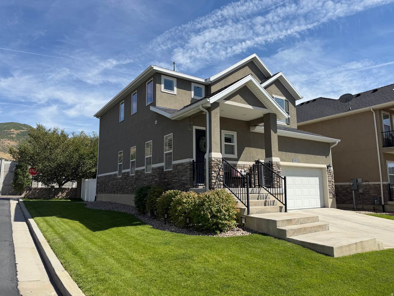1053 Blackstone Dr - Photo 1