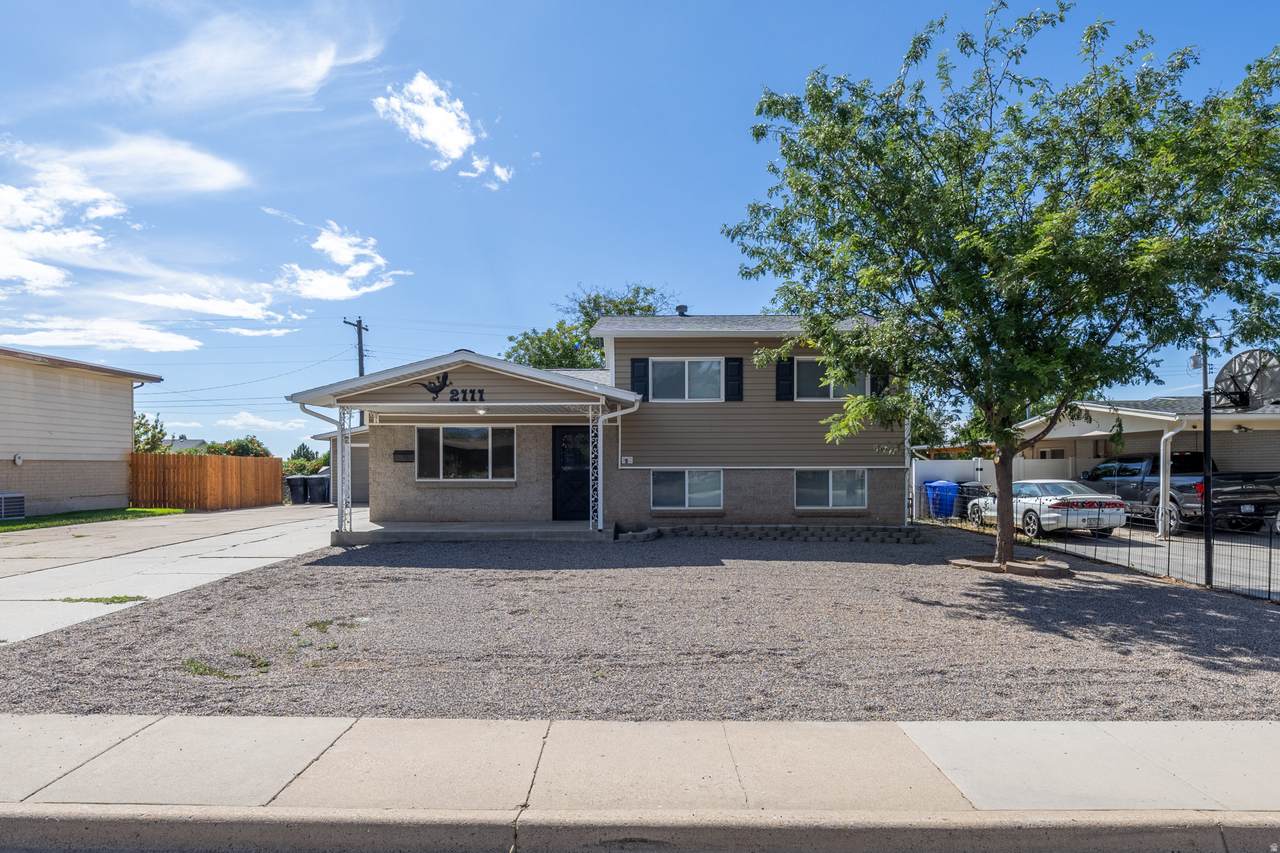 2111 450 - Photo 1