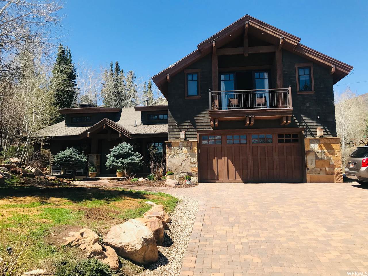 8679 Saddleback Cir - Photo 1
