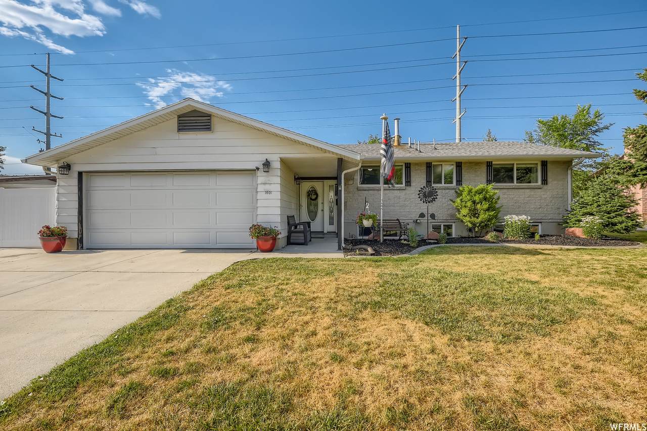 1601 Hemlock Dr - Photo 1