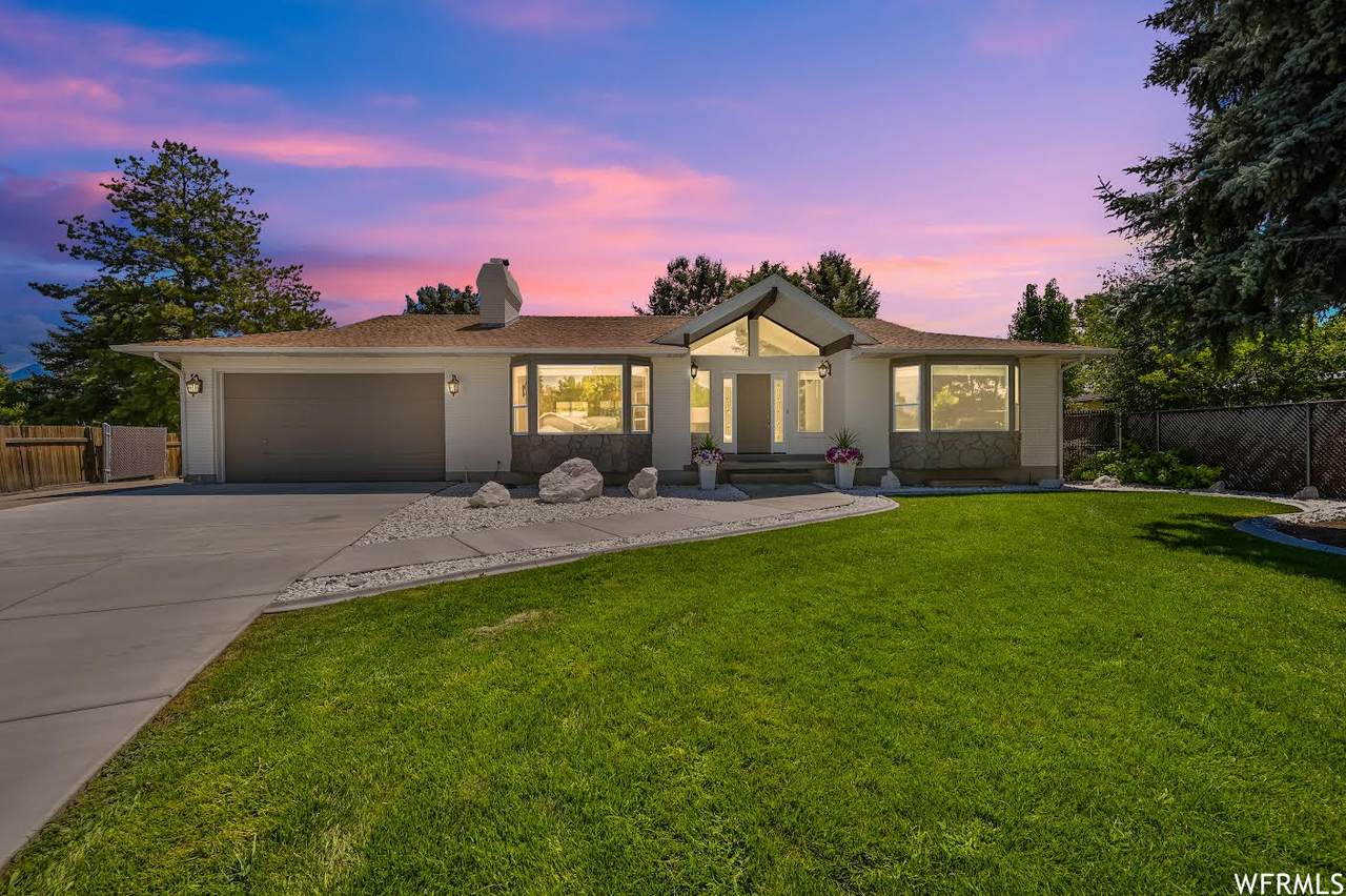 8867 Midvalley Dr - Photo 1