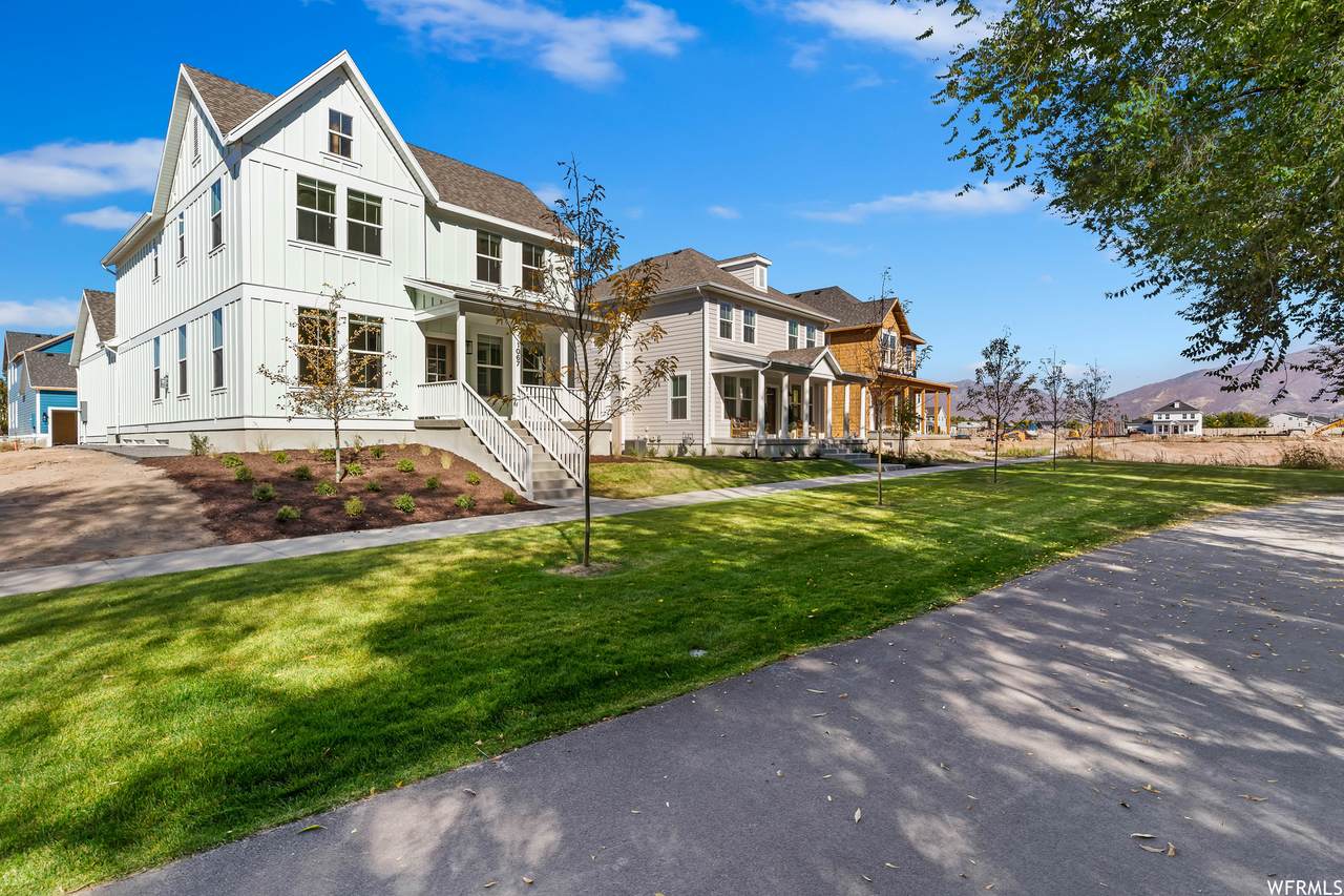 1067 Clear Creek Ct - Photo 1