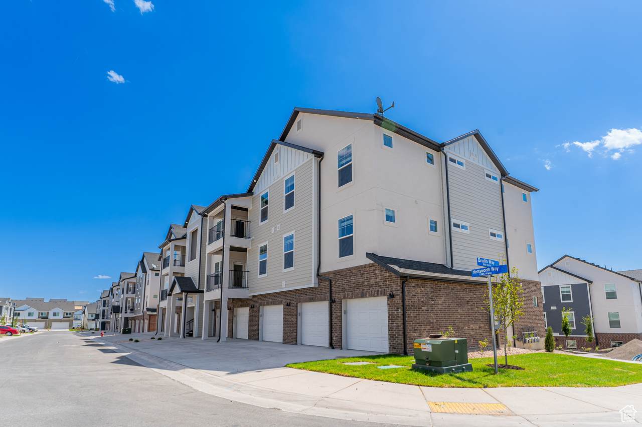 874 Hemsworth Way - Photo 1