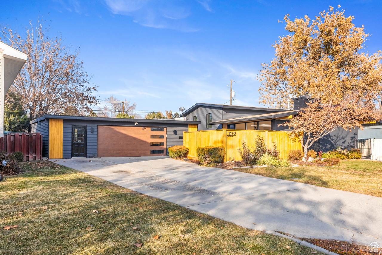 1379 Sumac Way - Photo 1