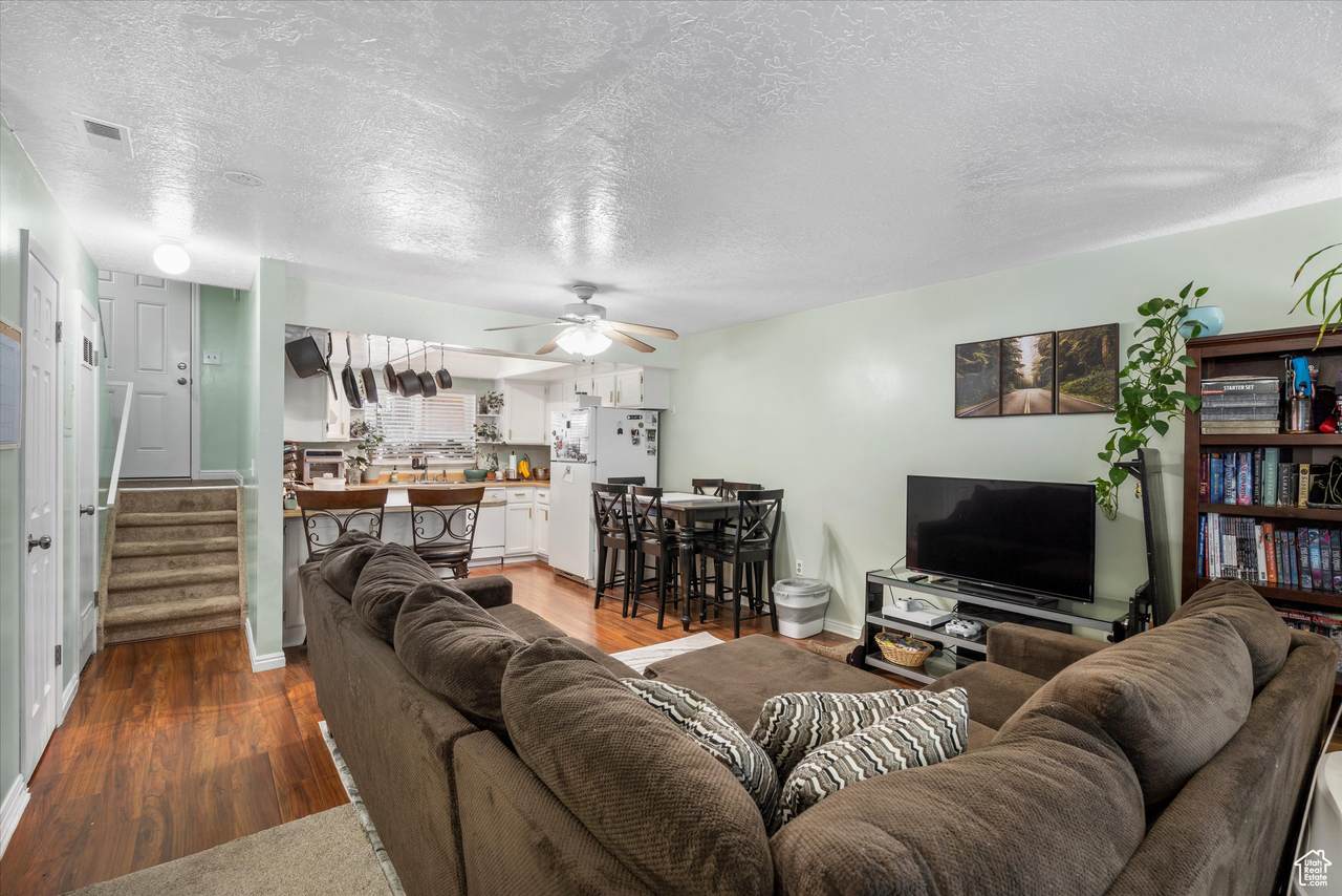 1325 Lincoln Ave - Photo 1