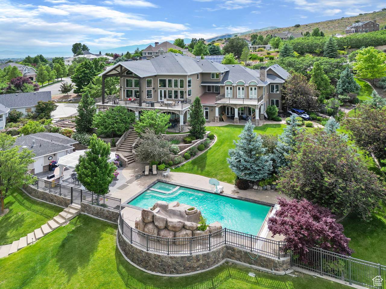 820 Eagle View Dr - Photo 1