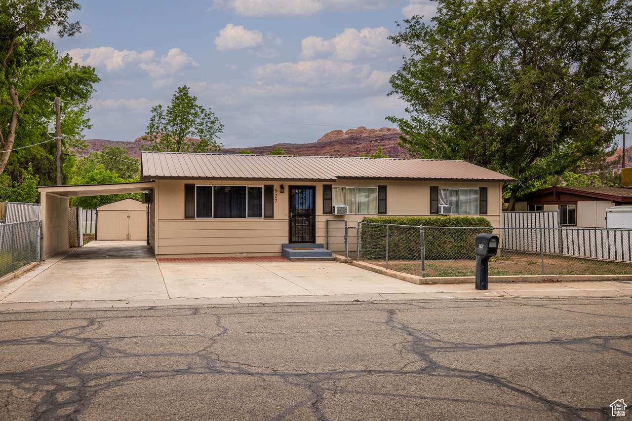 527 Palisade Dr - Photo 1