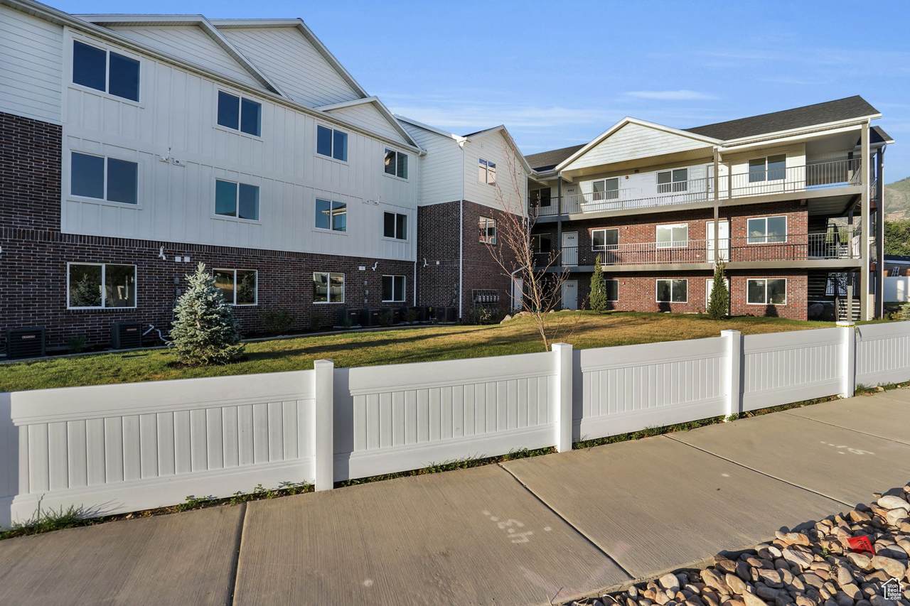 450 Main St - Photo 1