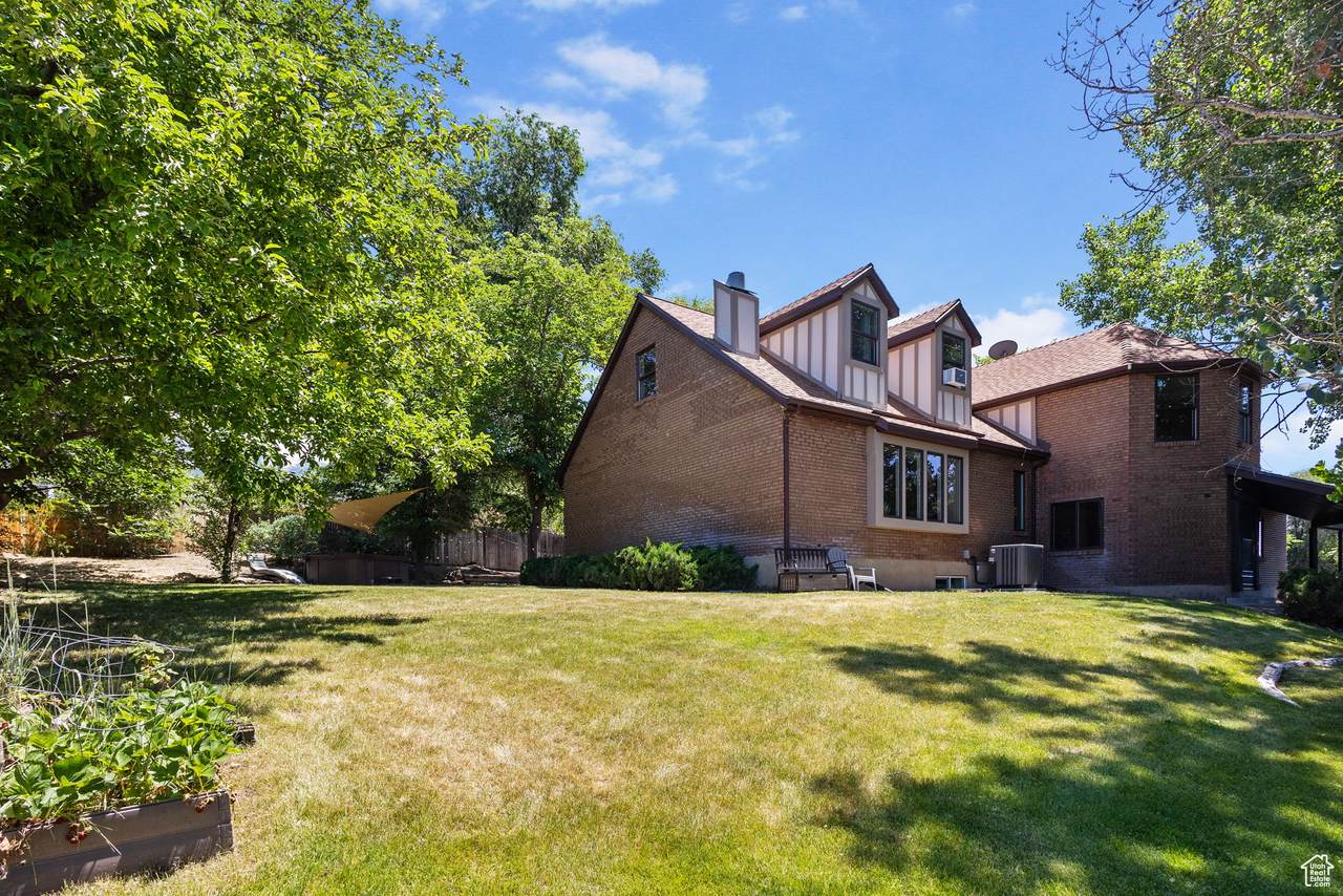 2673 Toni Cir - Photo 1