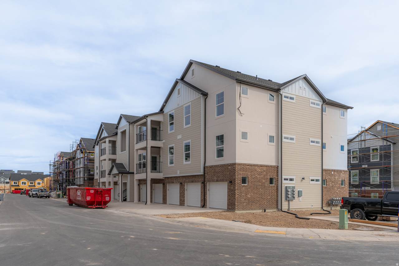 842 Coulsen Dr - Photo 1