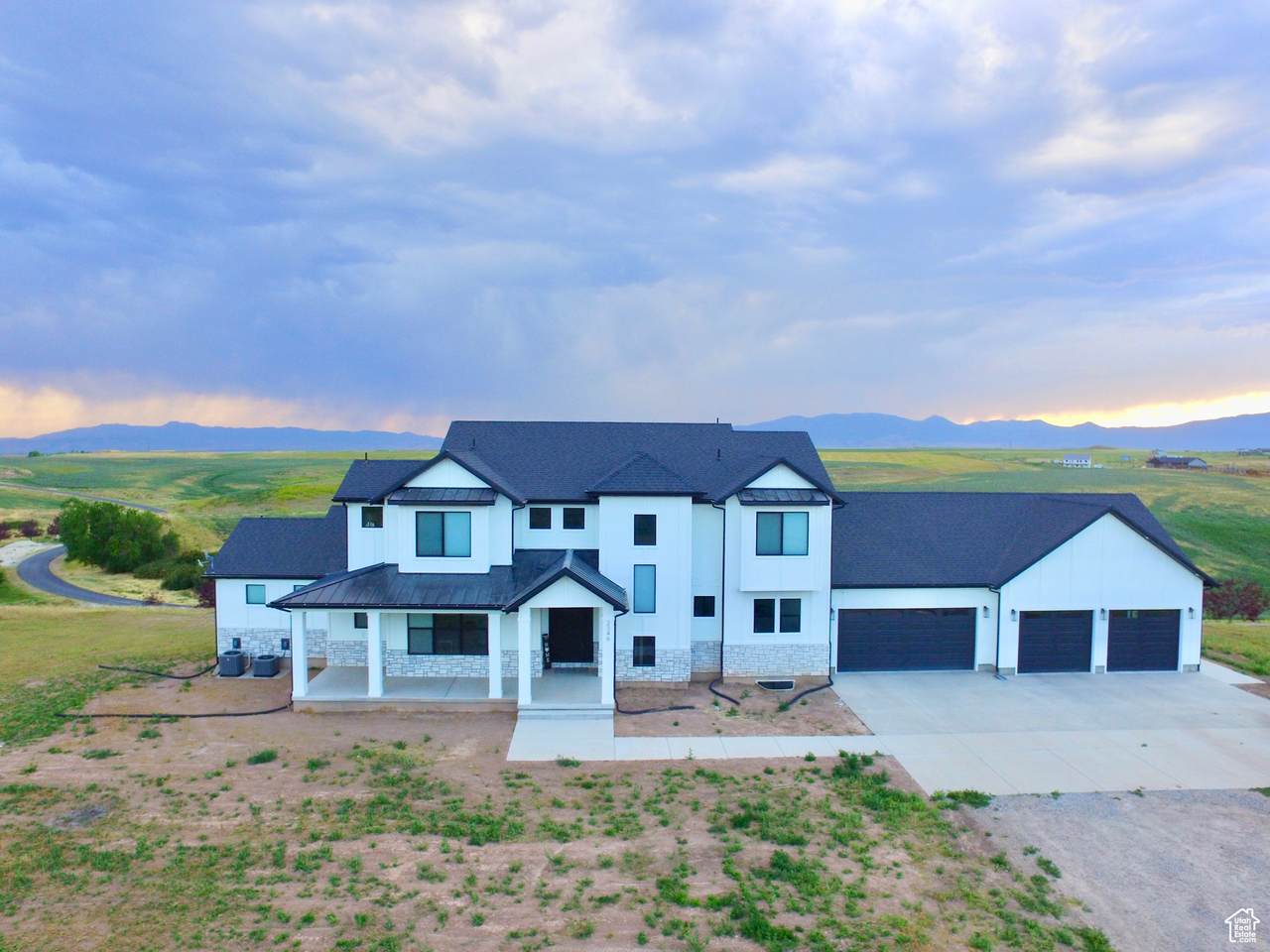 2346 Lake Cir - Photo 1