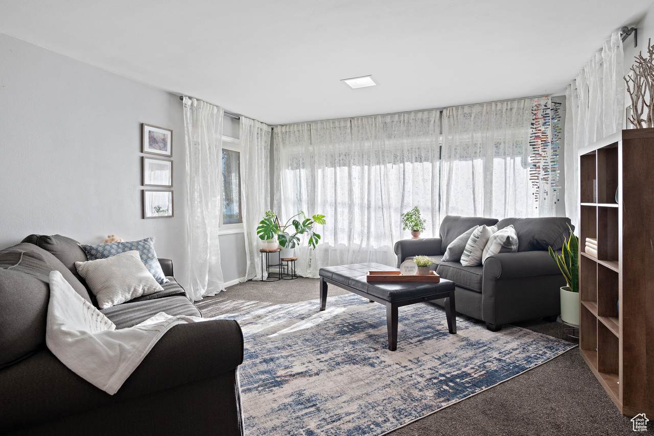 425 Locust Ave - Photo 1