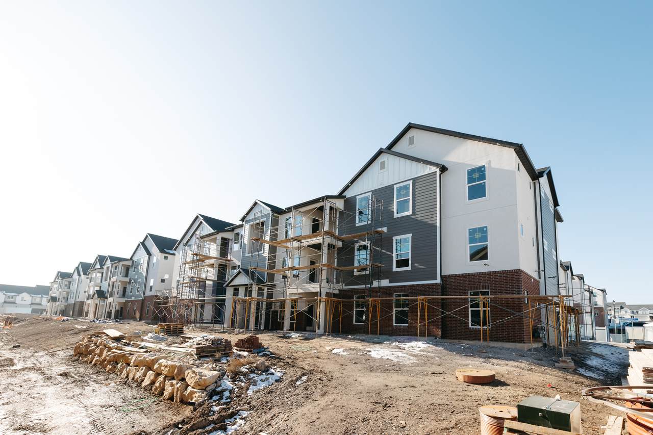 882 Coulsen Dr - Photo 1