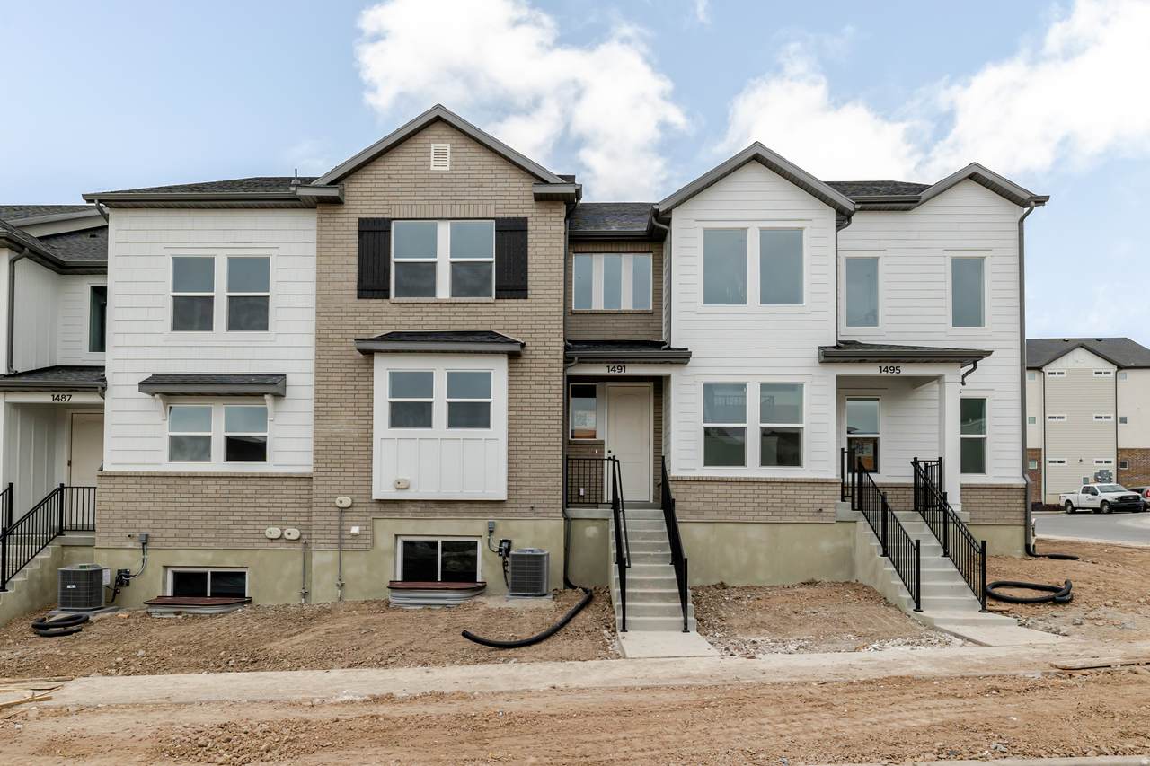 1491 Skyline Dr - Photo 1