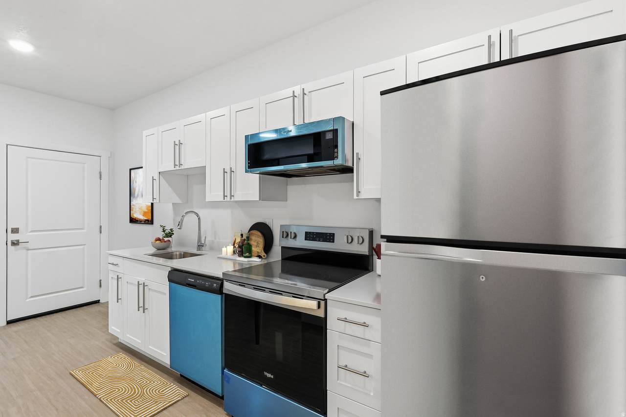 2085 Main St - Photo 1