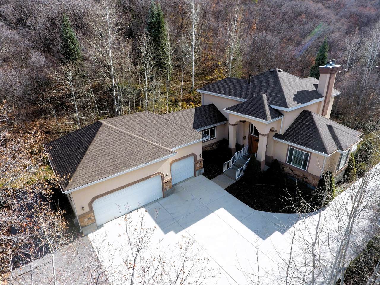 11047 Surrey Dr - Photo 1