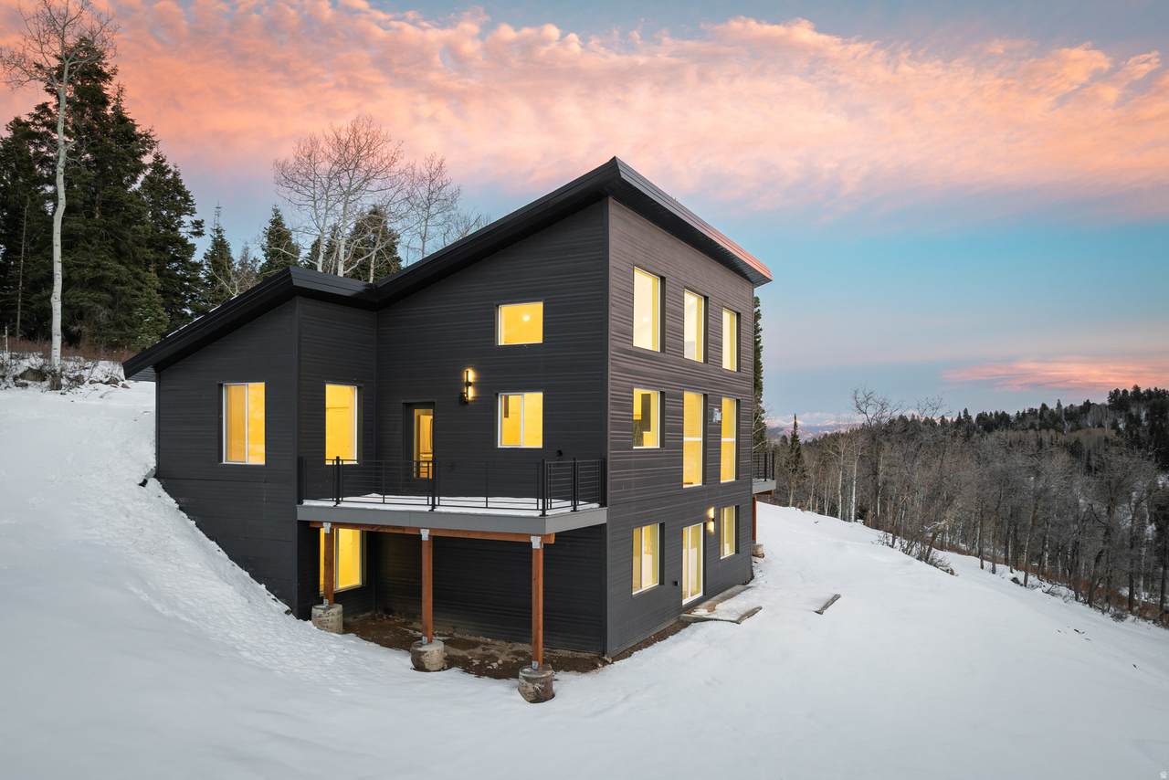 1065 Beaver Cir - Photo 1