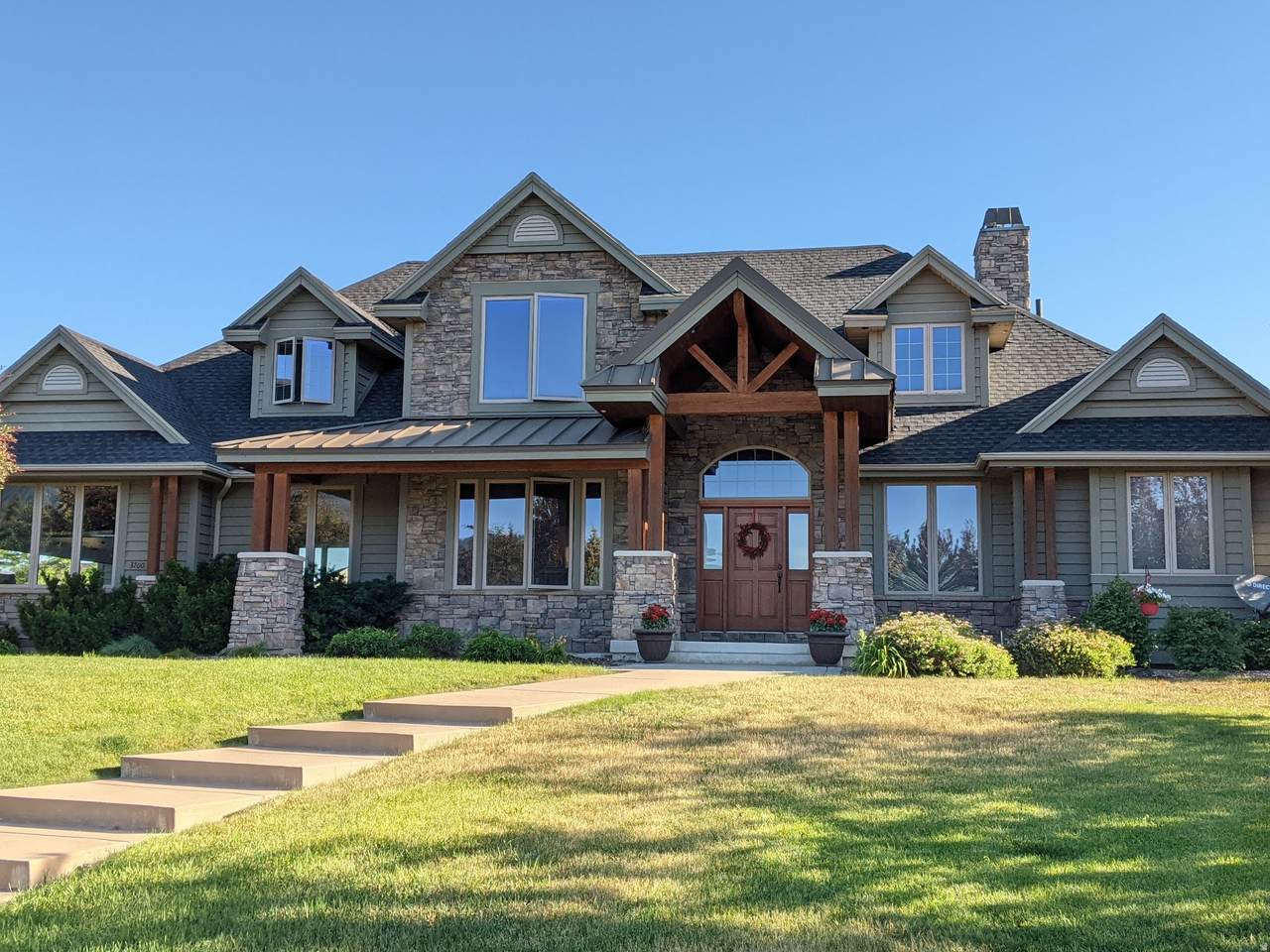 3700 Foothill Ln - Photo 1