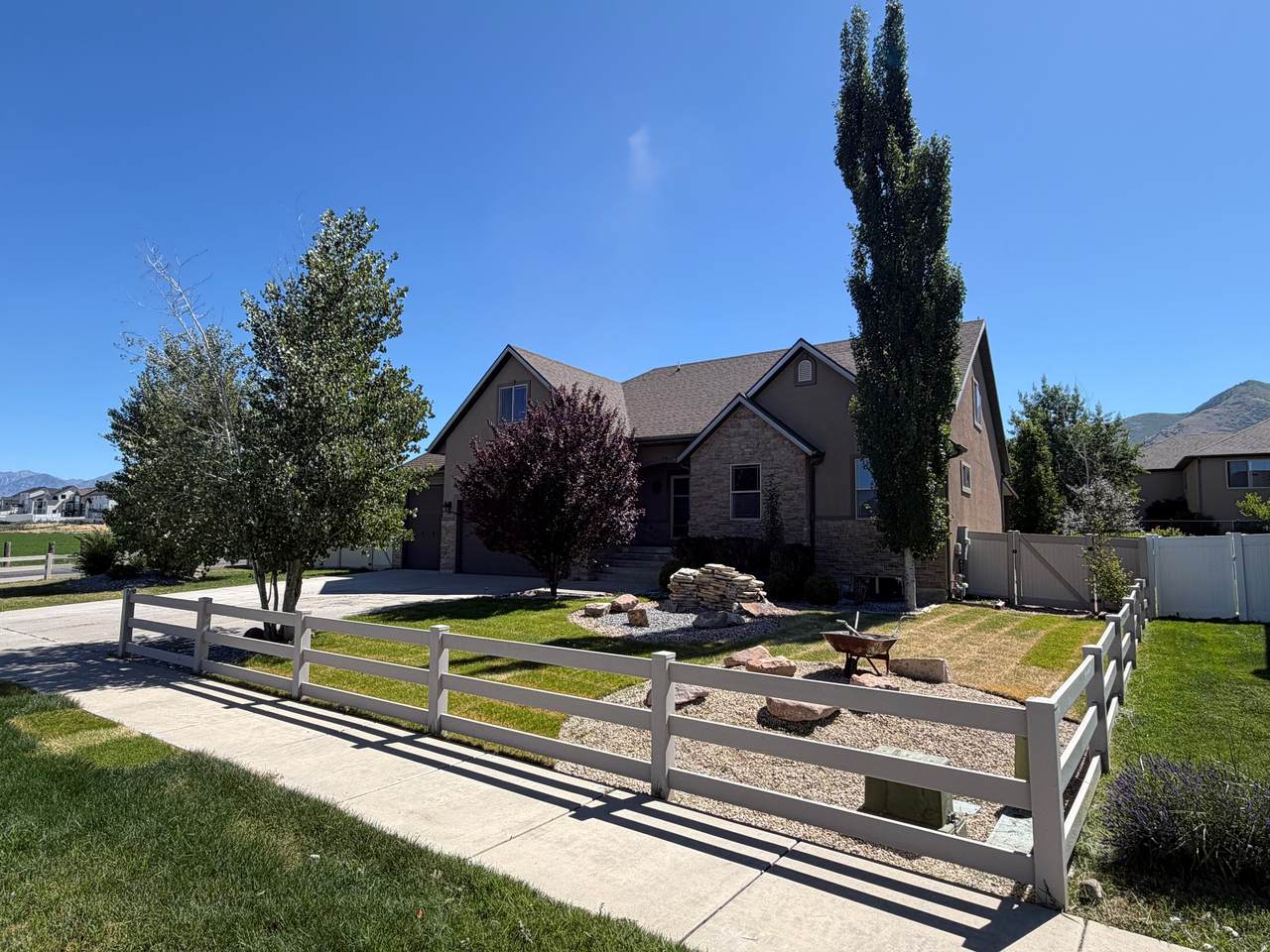 384 710 - Photo 1