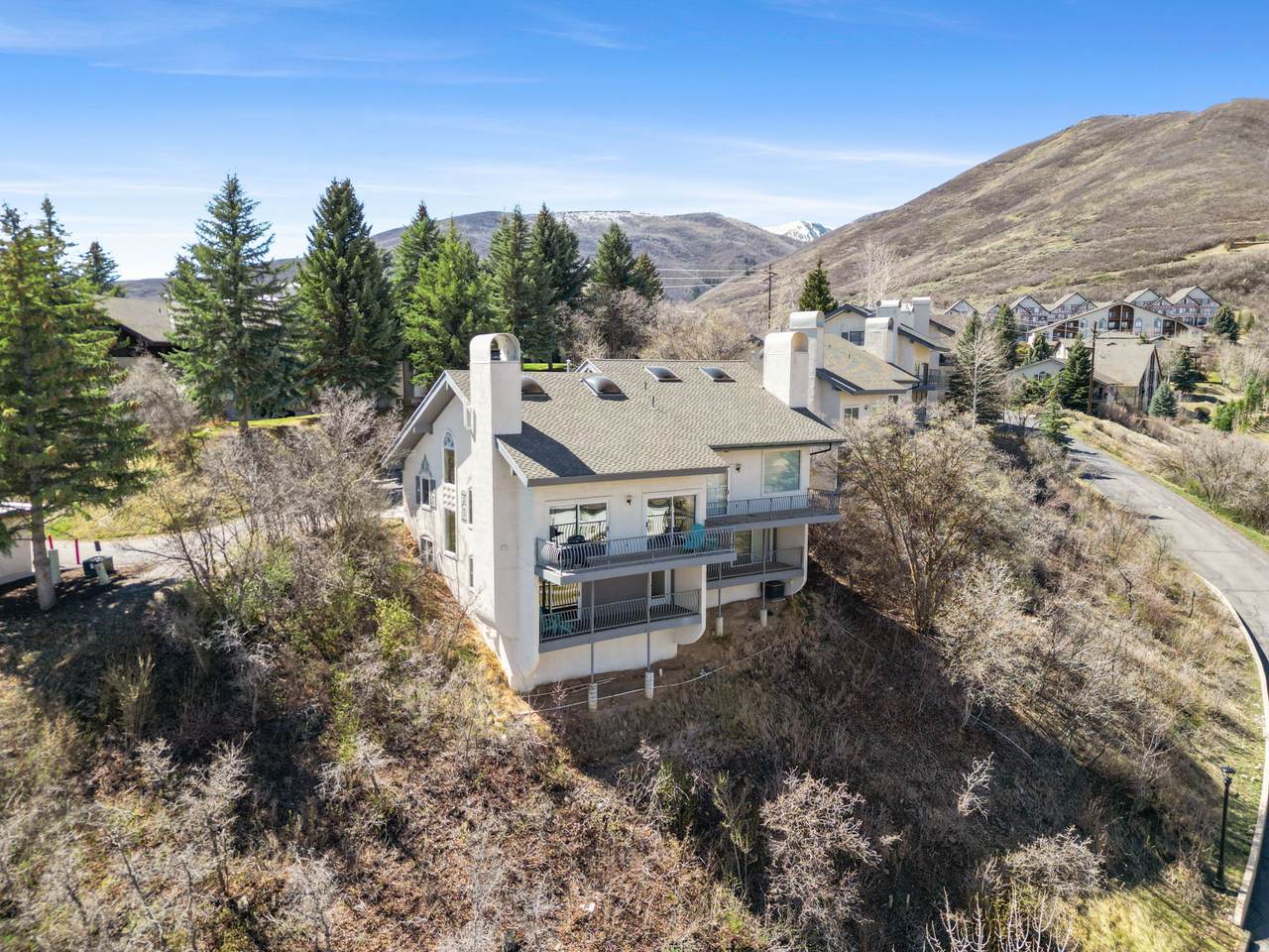 882 Schneitter Cir - Photo 1