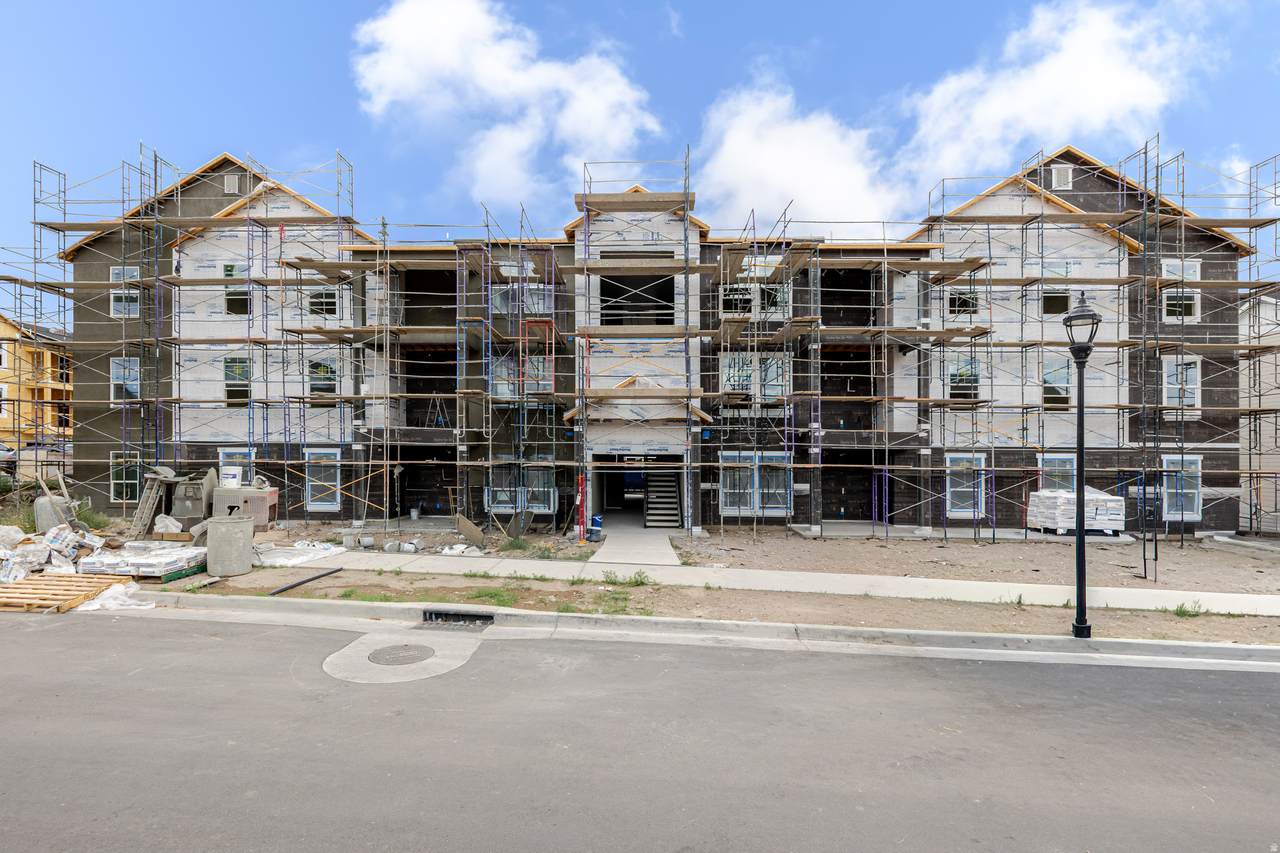 6687 Twin Rocks Ln - Photo 1