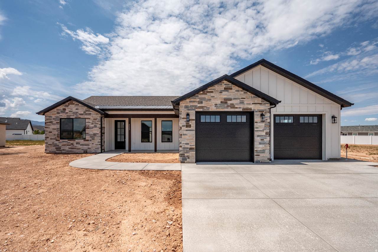 4933 Remington - Photo 1