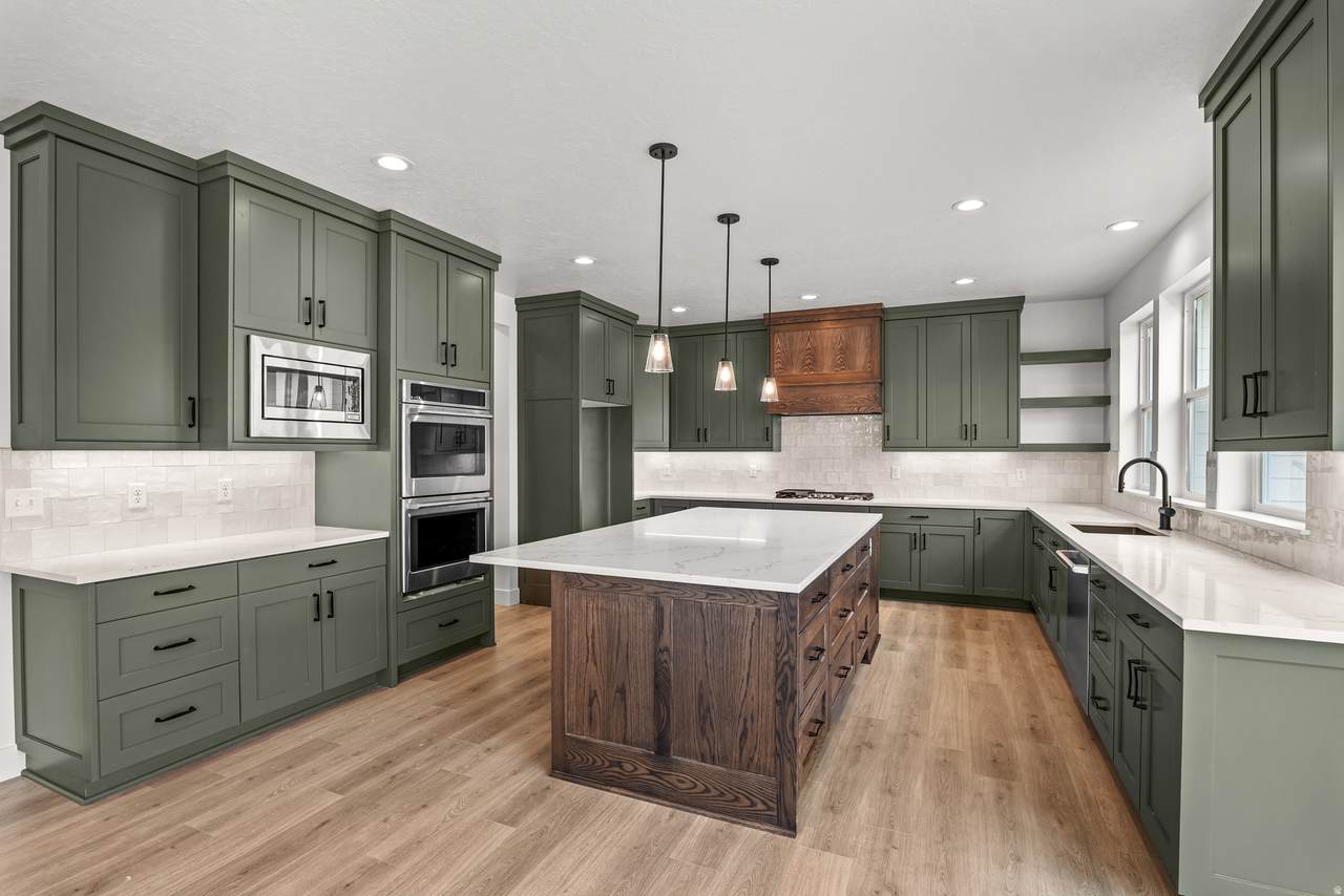 822 Caroline Dr - Photo 1