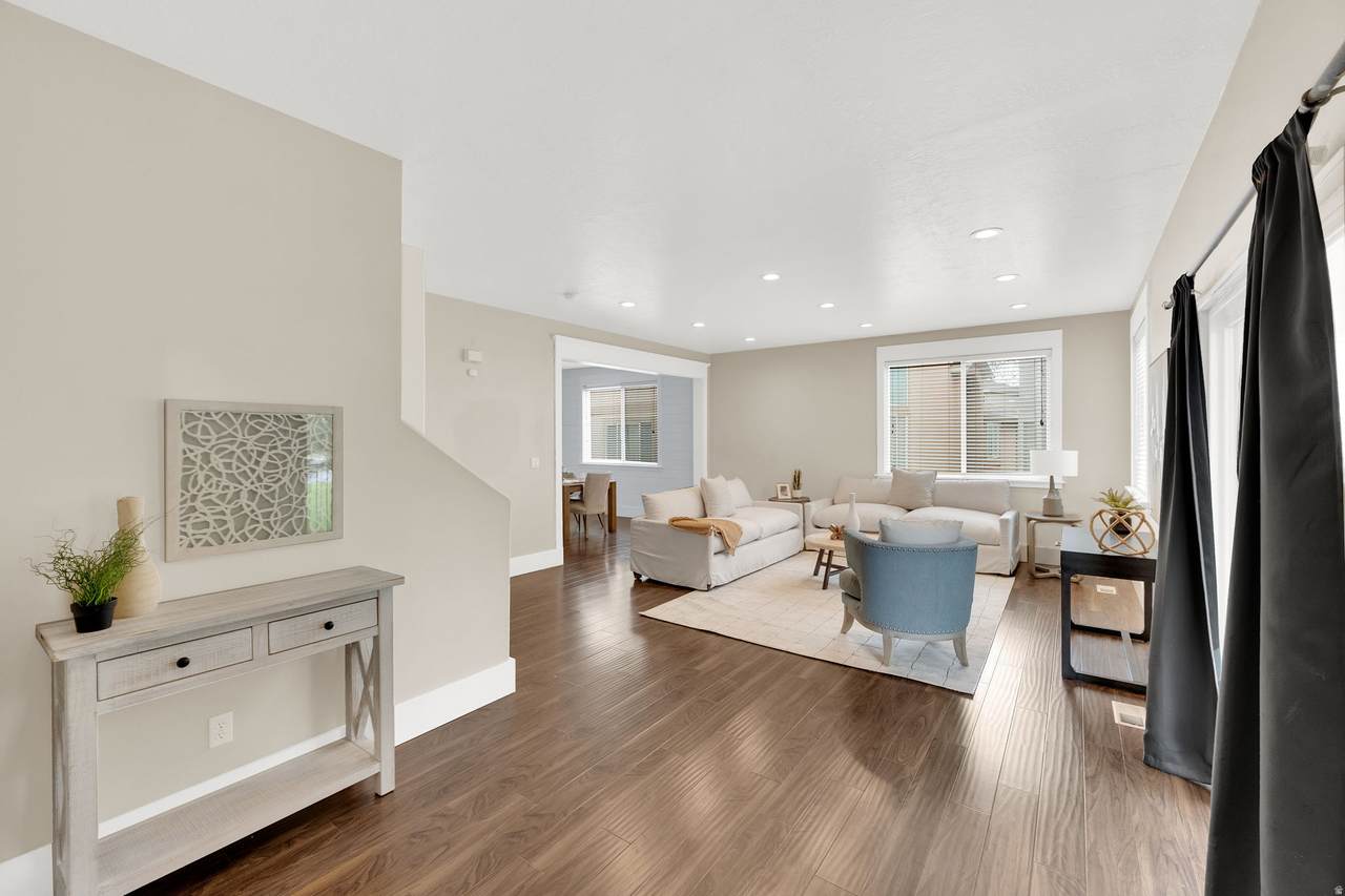 352 Bayside Dr - Photo 1