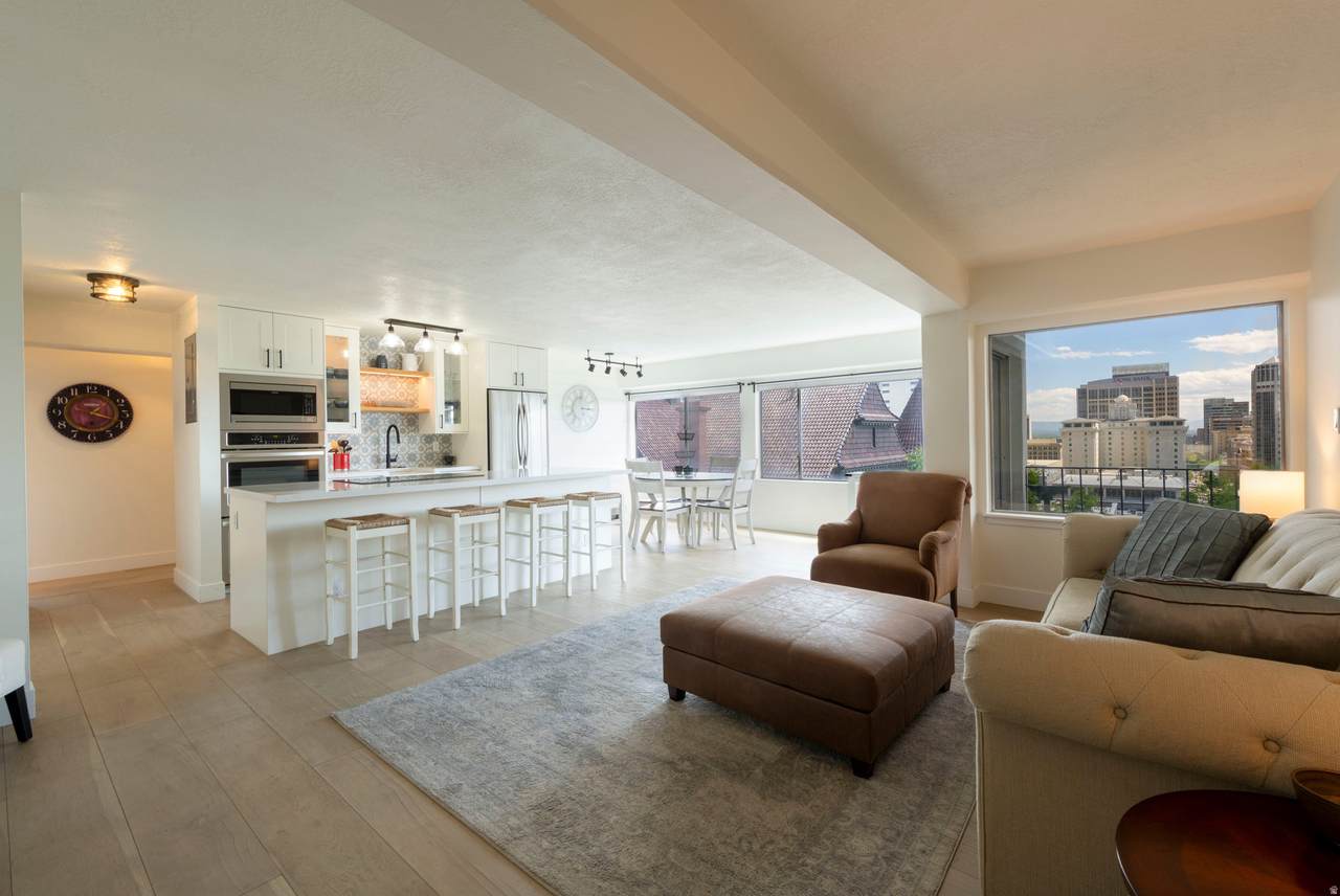 8 Hillside Ave - Photo 1