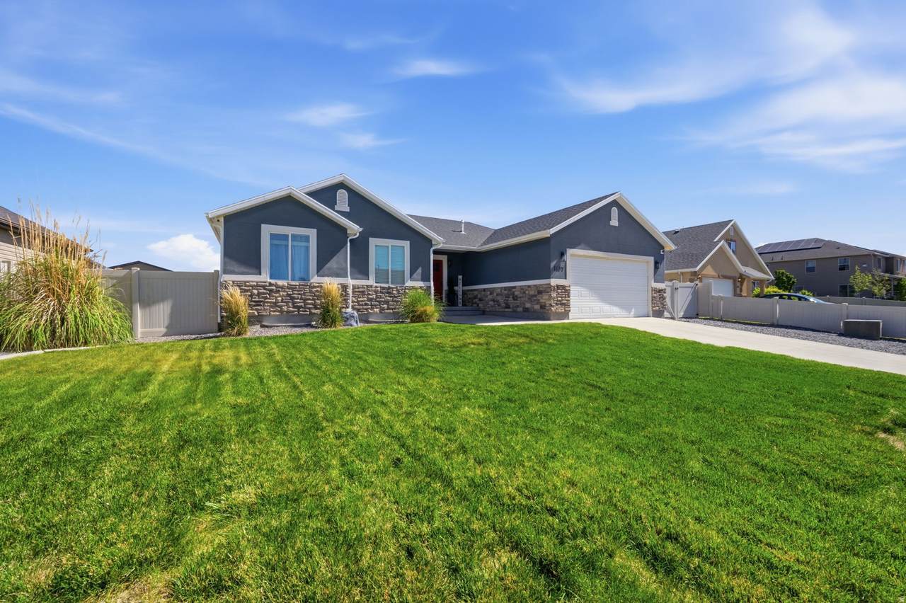 1197 Raven Way - Photo 1