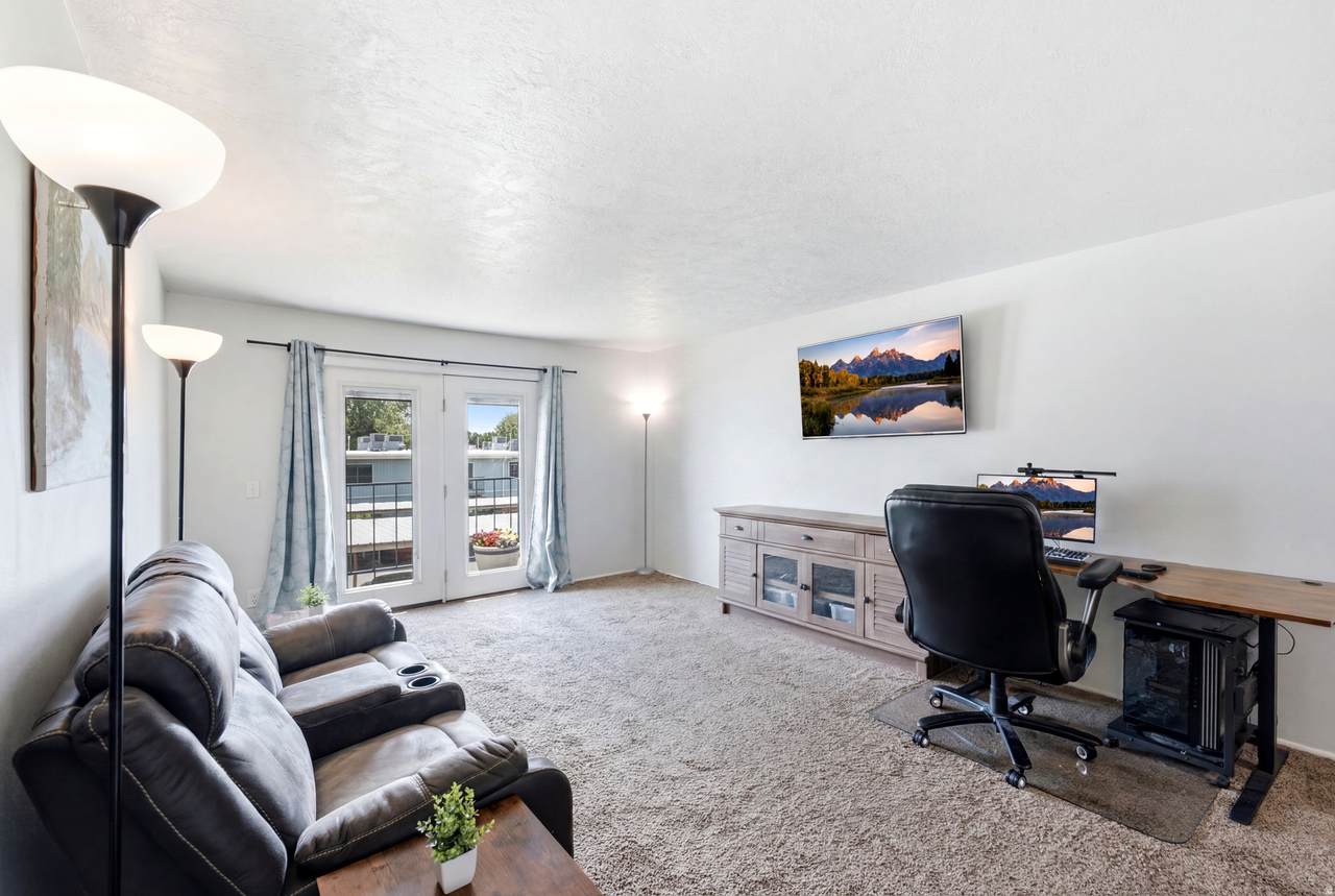 20 Lester Ave - Photo 1