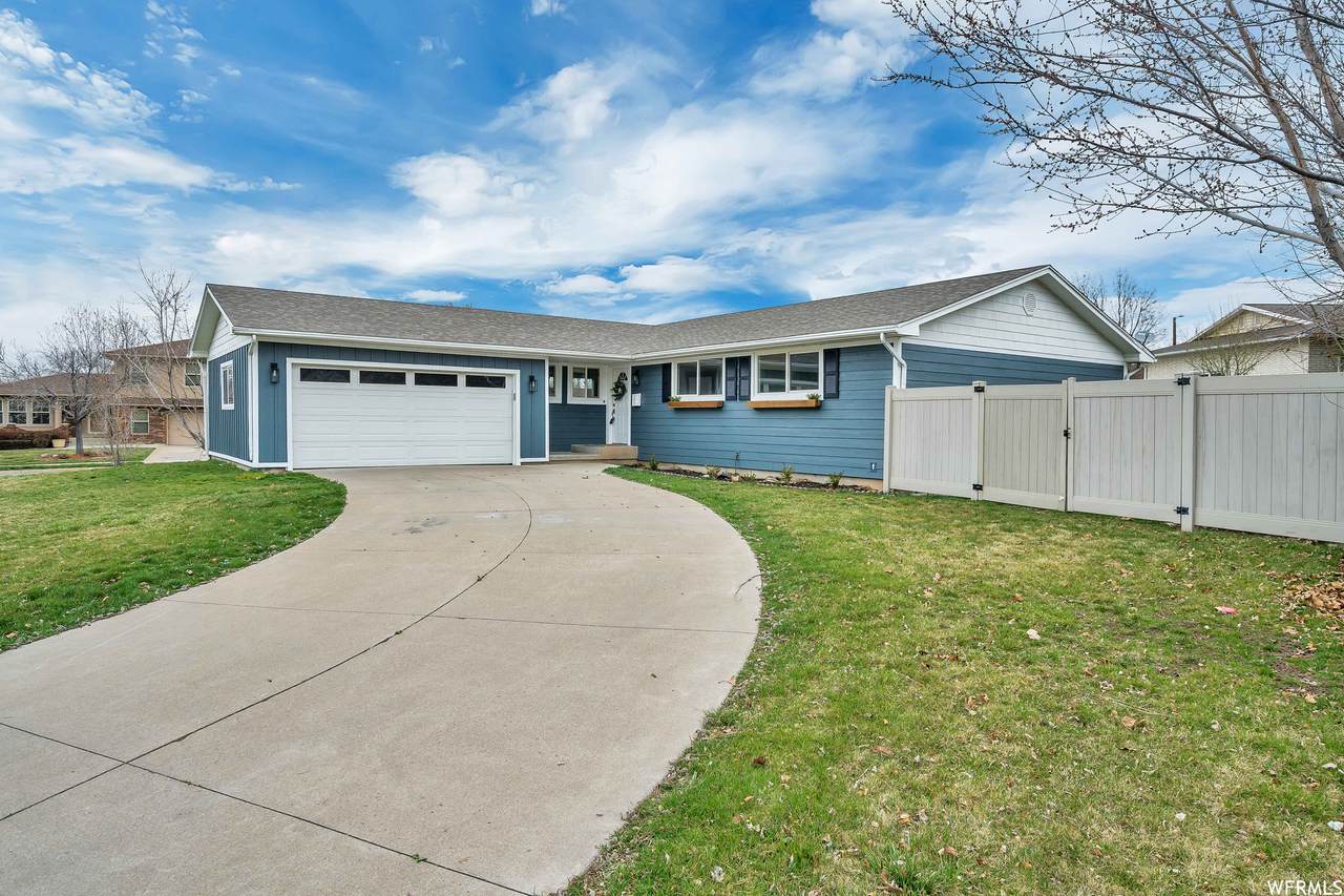395 Pin Oak Cir - Photo 1