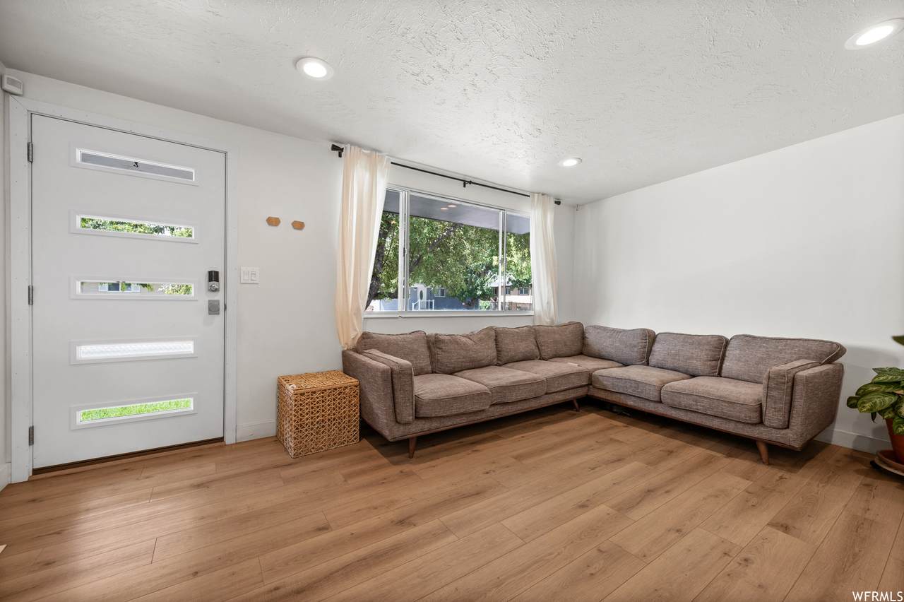 476 Dorothea Way - Photo 1