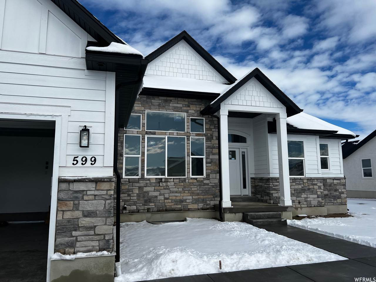599 Harrison Cir - Photo 1