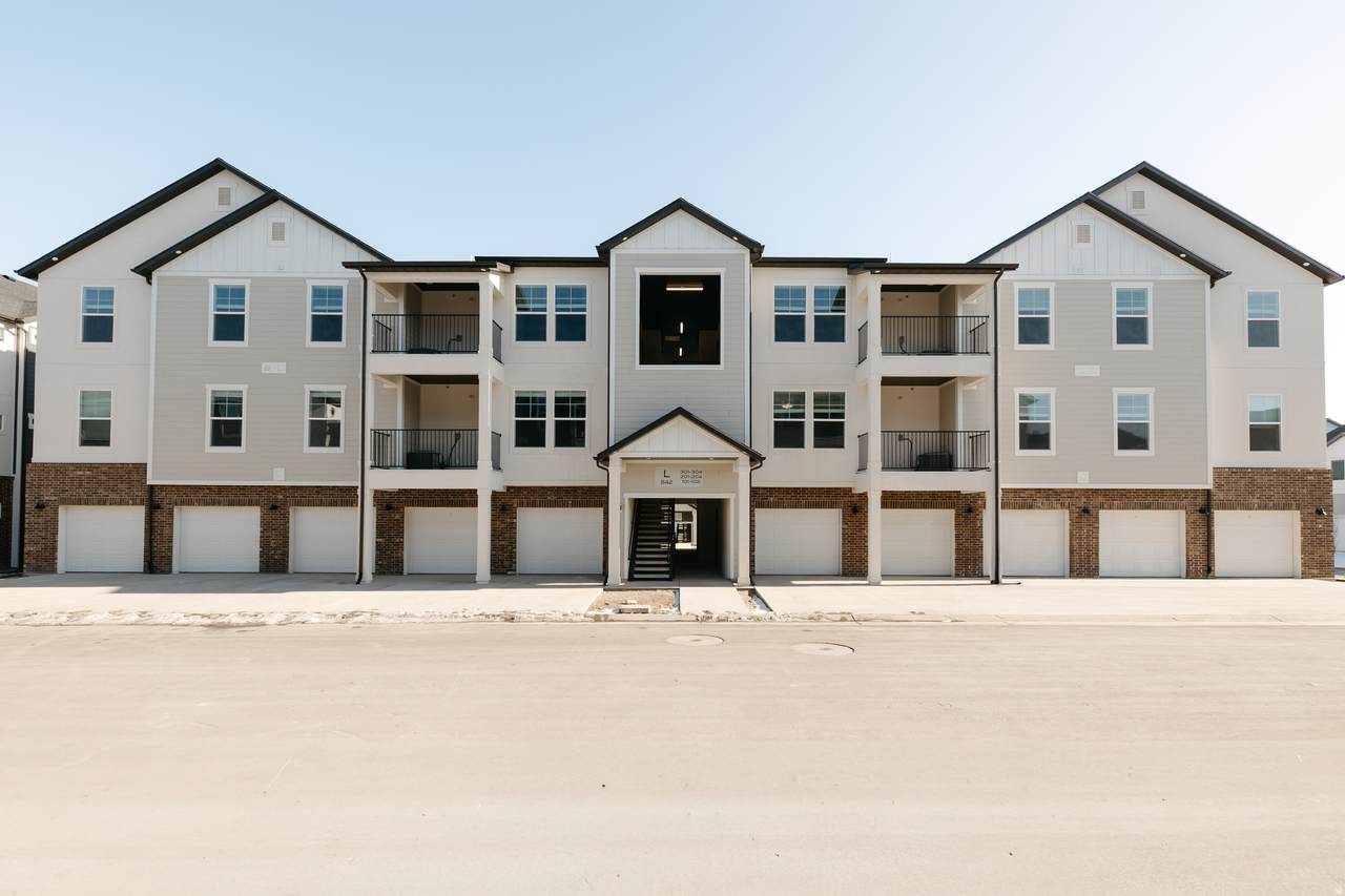 842 Coulsen Dr - Photo 1