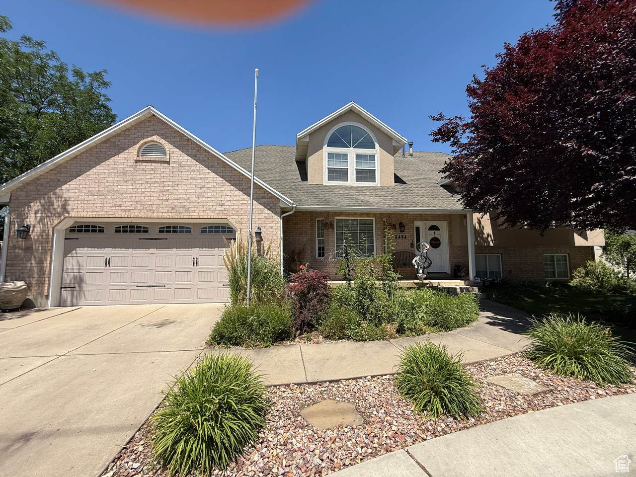 2484 Gordon Ave - Photo 1