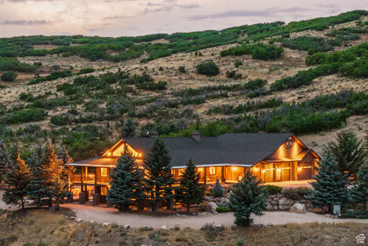 1800 Bridge Hollow Dr - Photo 1