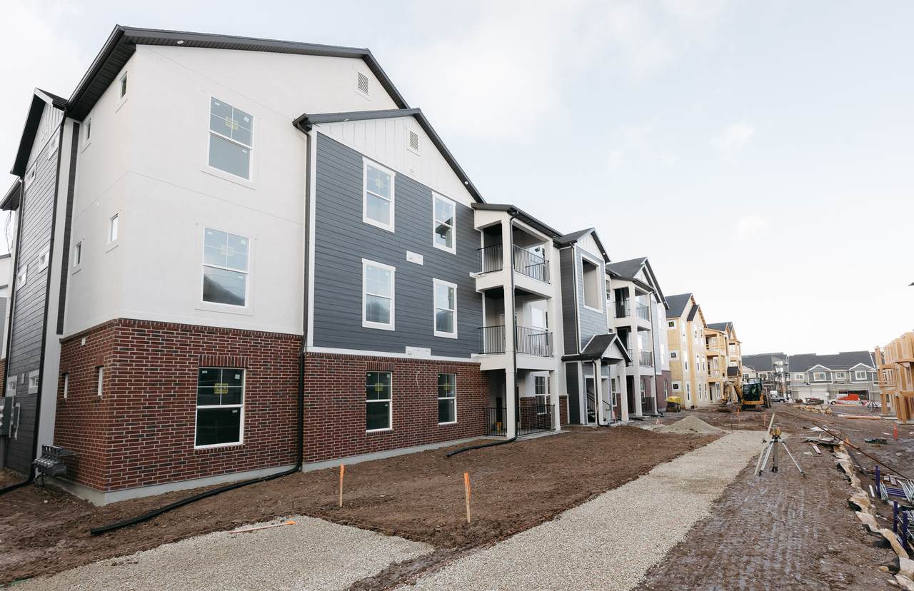 858 Coulsen Dr - Photo 1