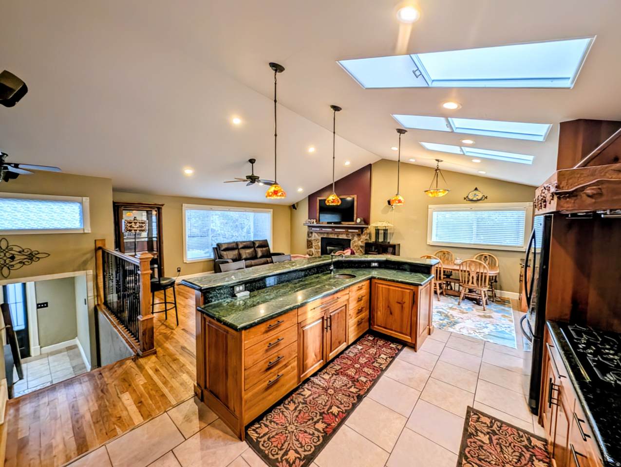 1515 Gentile St - Photo 1