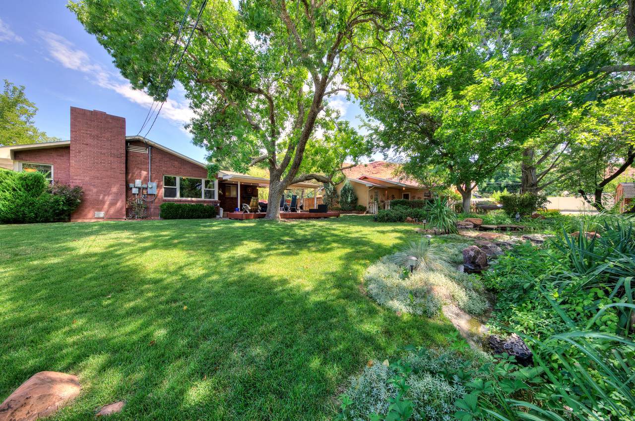 552 Nichols Ln - Photo 1