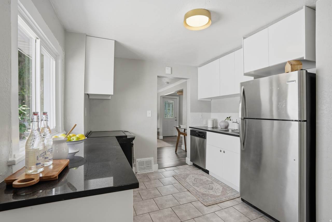 147 Williams Ave - Photo 1