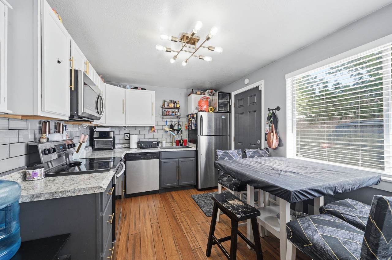 1088 Nayon Dr - Photo 1