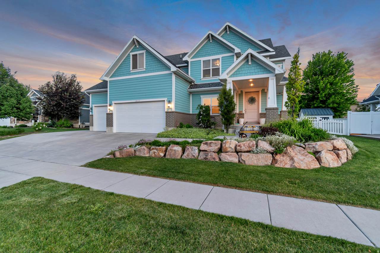 1869 Hollybrook Way - Photo 1