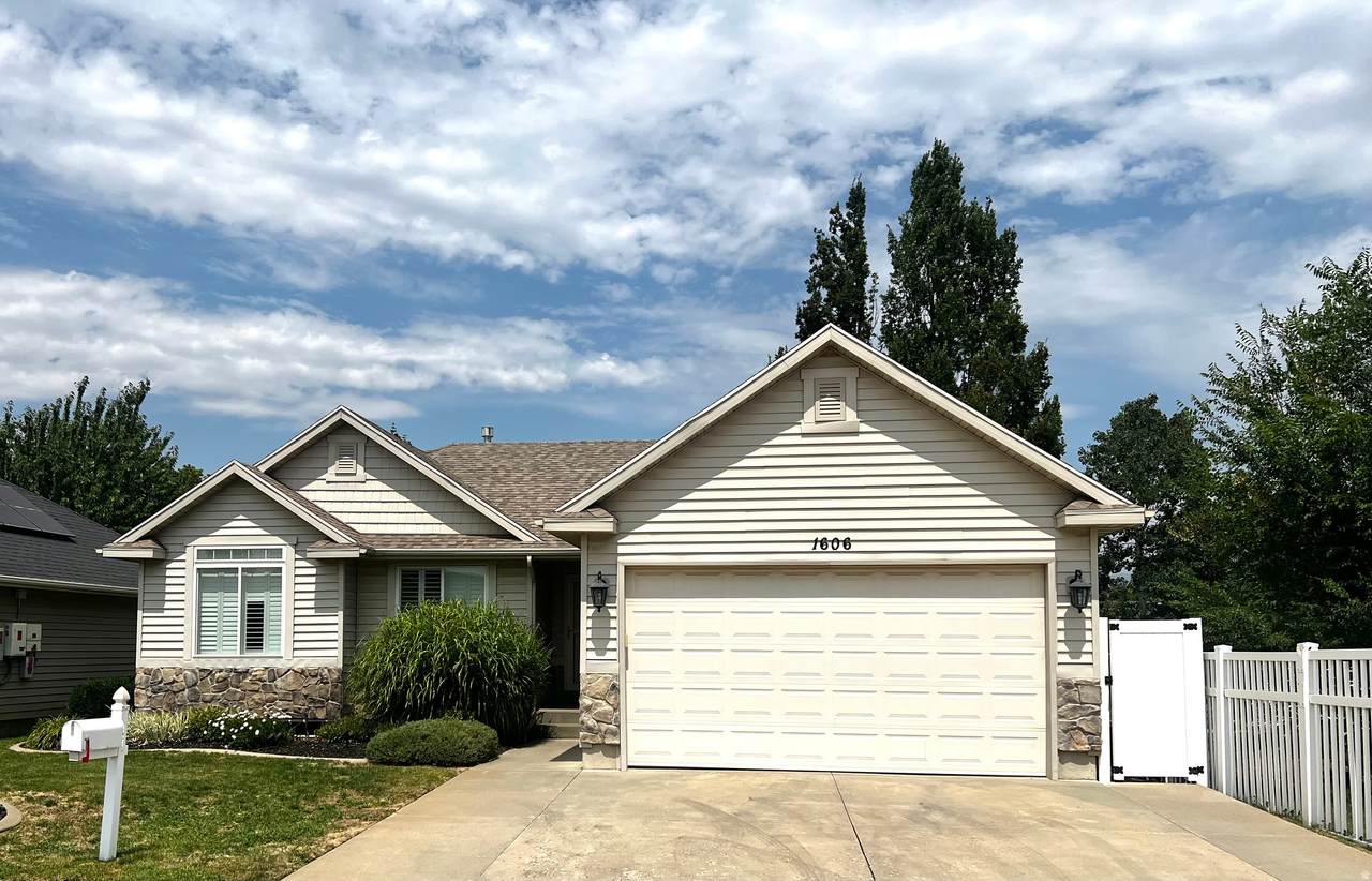 1606 Seneca Dr - Photo 1