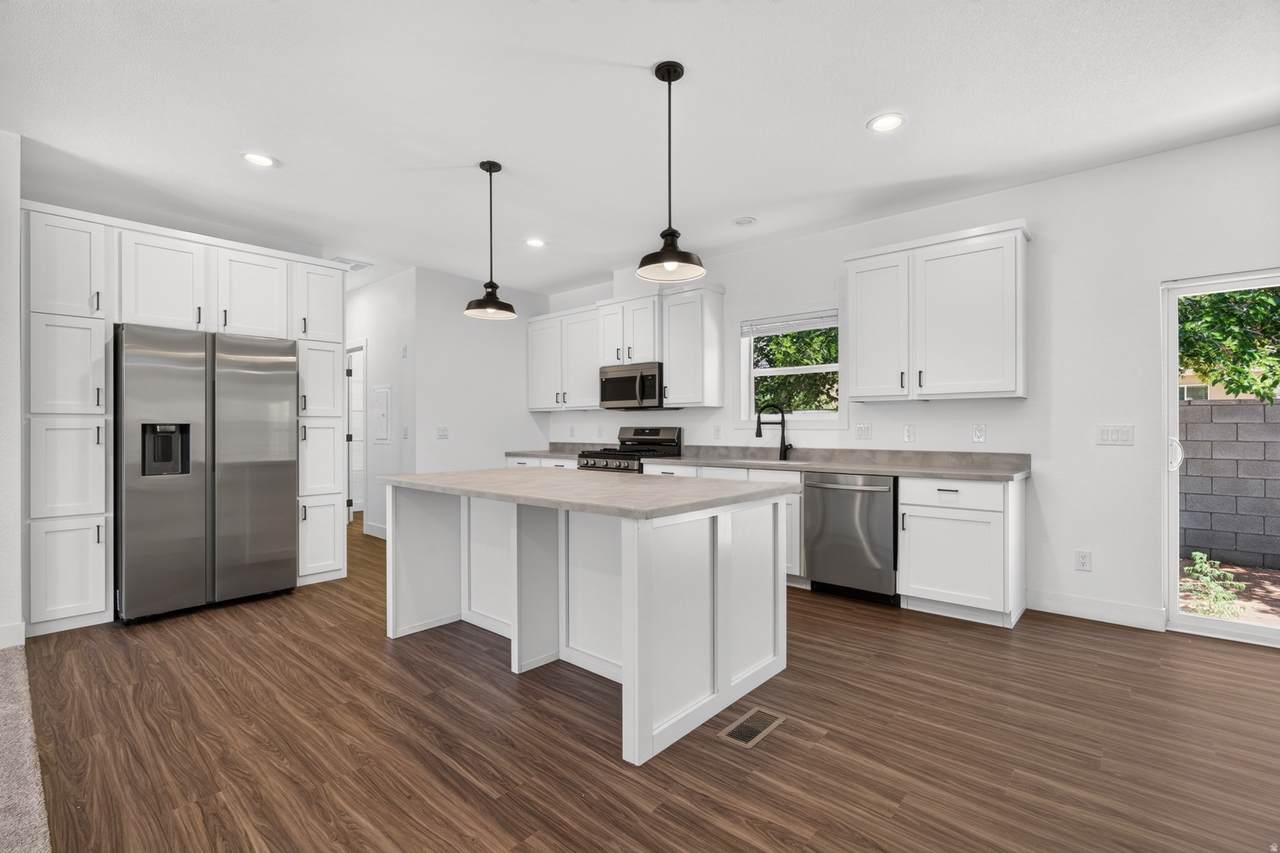 476 Jessop Ave - Photo 1