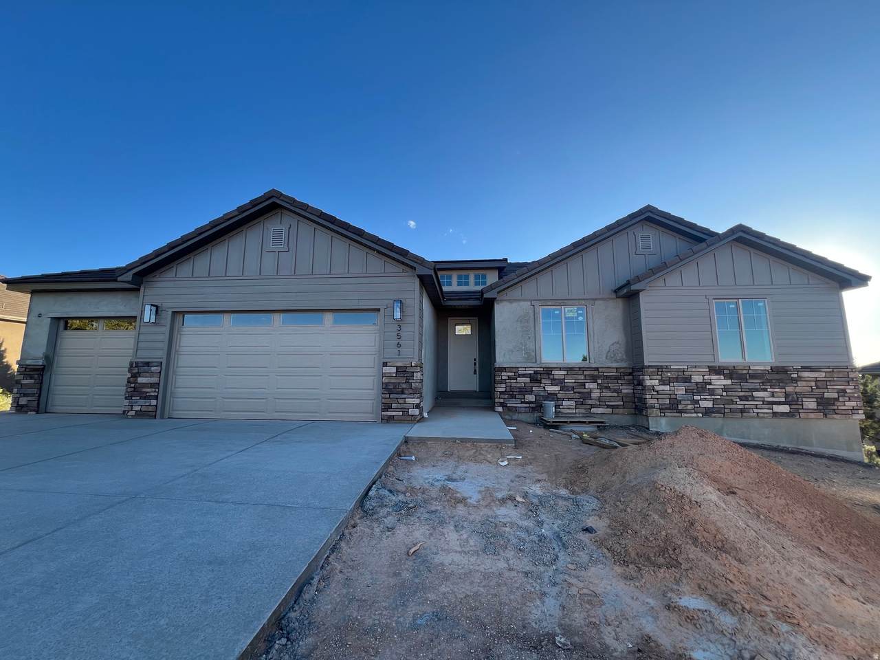 3561 Hidden Hills Dr - Photo 1