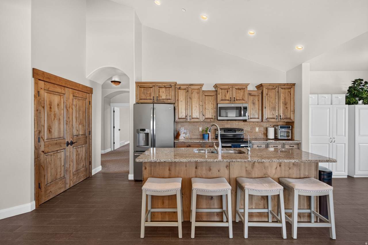 425 Meadow Lark Ln - Photo 1