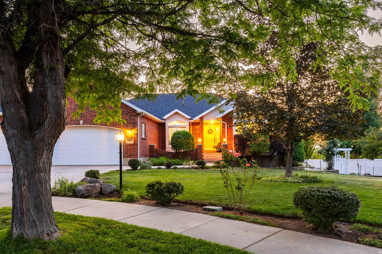 13898 Summerset Cir - Photo 1